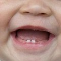 ¿Cómo se si le van a salir los dientes a mi bebé?