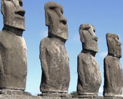 Las estatuas gigantes de piedra de la isla de Pascua